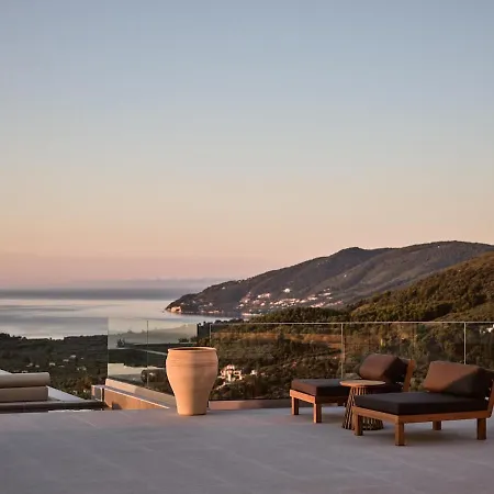 Marisia Luxury Villa, An Acre Of Endless Blue By Mindyourvilla 别墅