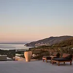Marisia Luxury Villa, An Acre Of Endless Blue By Mindyourvilla וילה